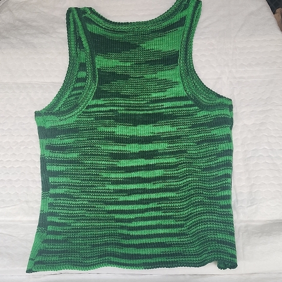 Beginning Boutique Green Patterned tops - Picture 3 of 8